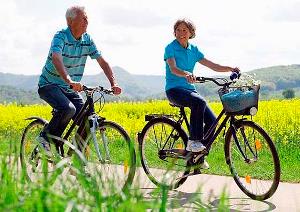 Senioren fietsen